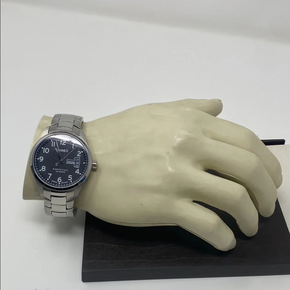 Timex Perpetual Calendar
T2M4546K - Picture 1 of 4